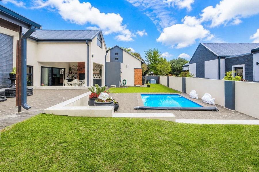 4 Bedroom Property for Sale in Meerhof North West